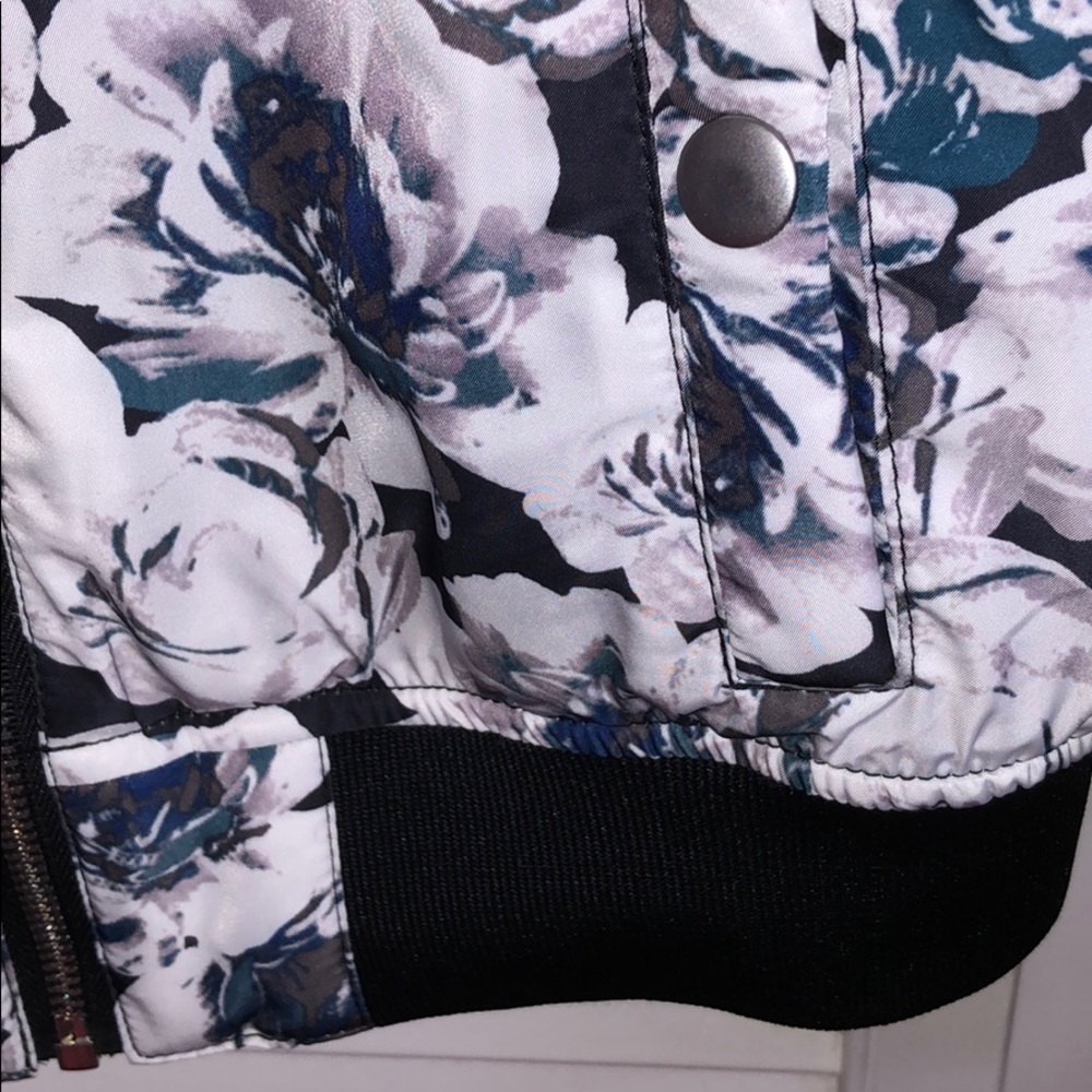 Floral jacket - Picture 2 of 4